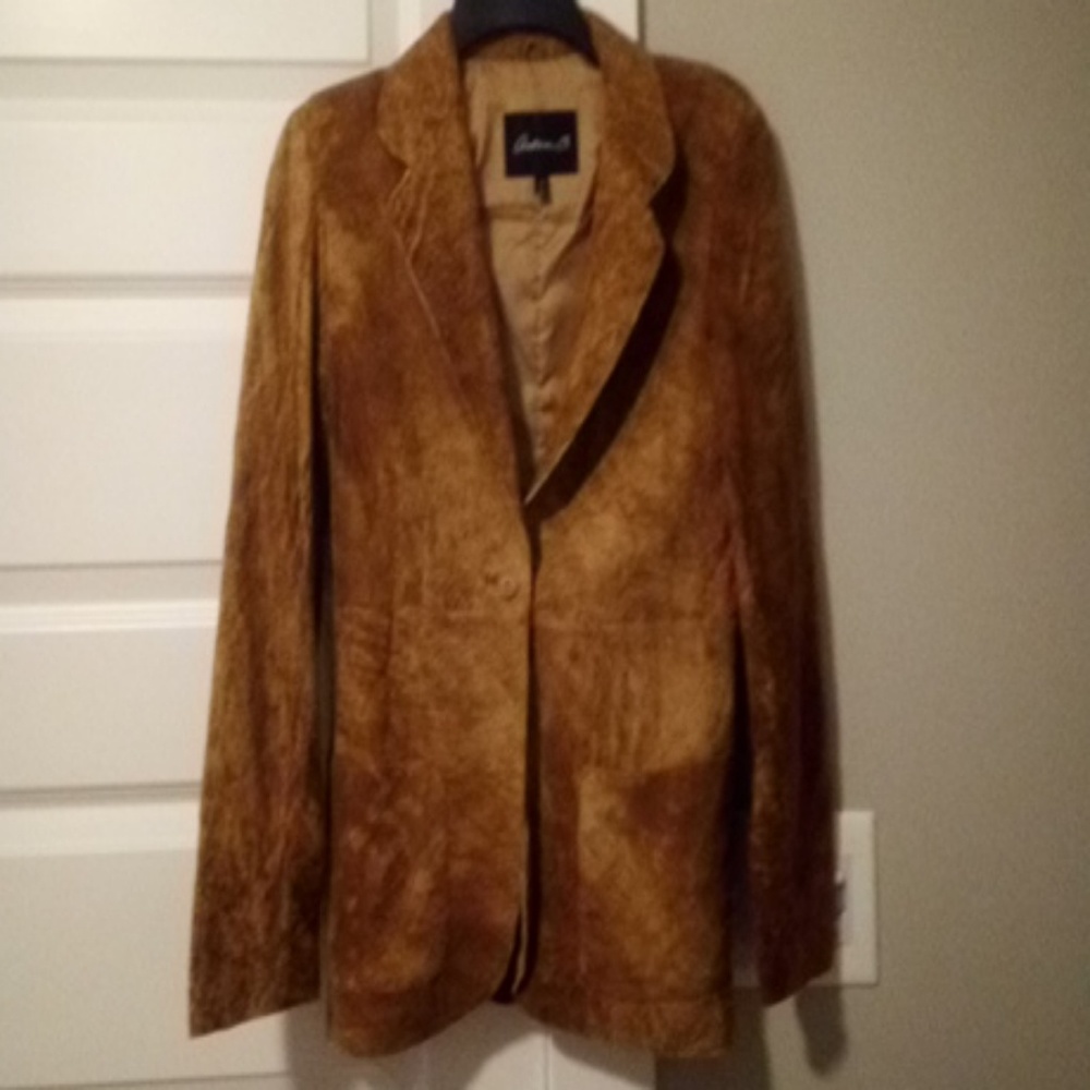 Soo soft geniune leather, light, brown ish.